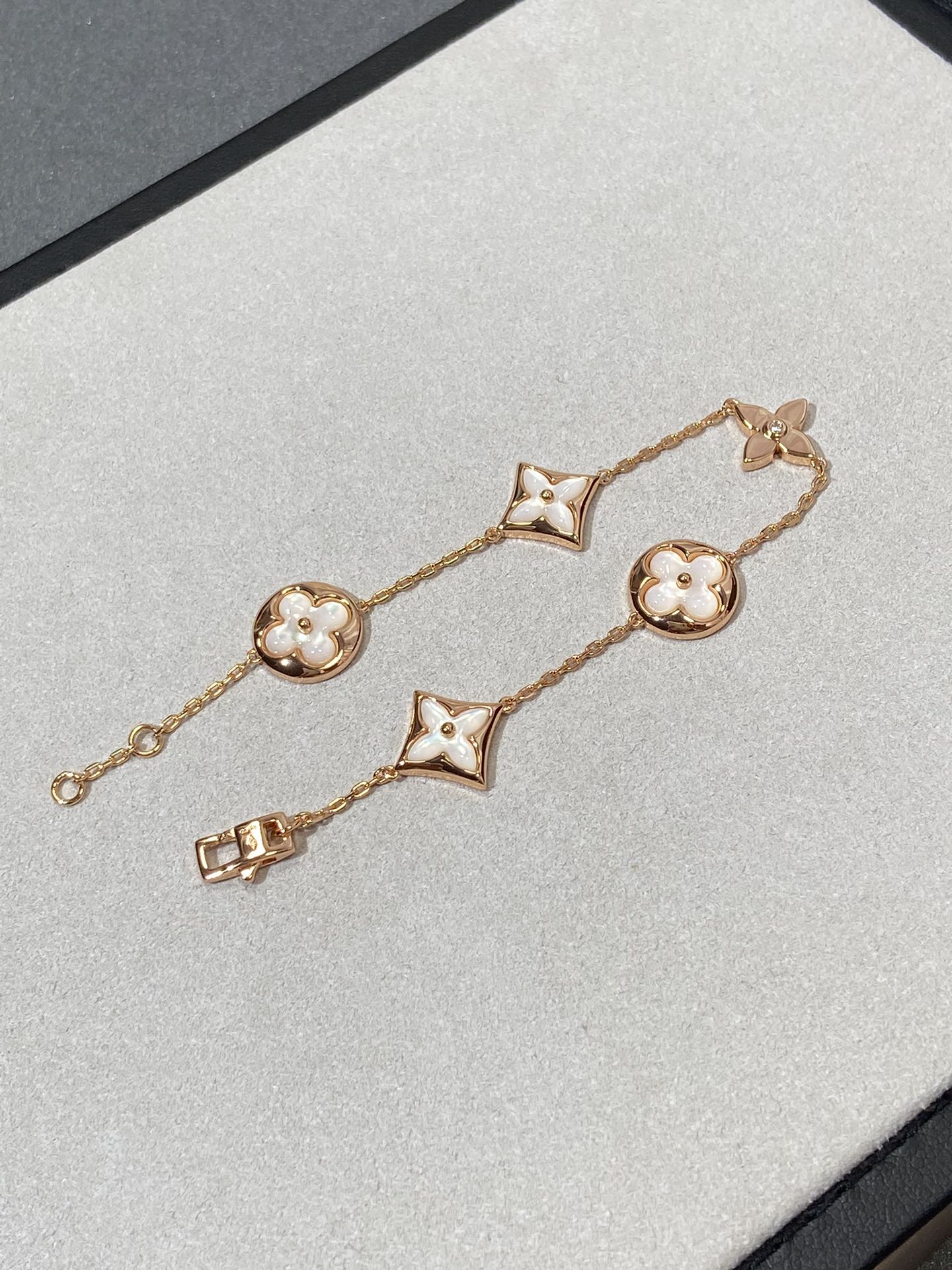 ¡®Twinkle jewelry¡¯STAR AND SUN 5 MOTIF MOP PINK GOLD BRACELET