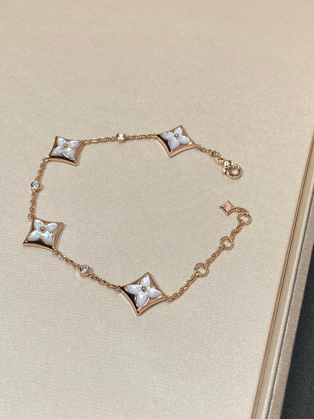 ¡®Twinkle jewelry¡¯STAR 4 MOTIF MOP DIAMOND PINK GOLD BRACELET