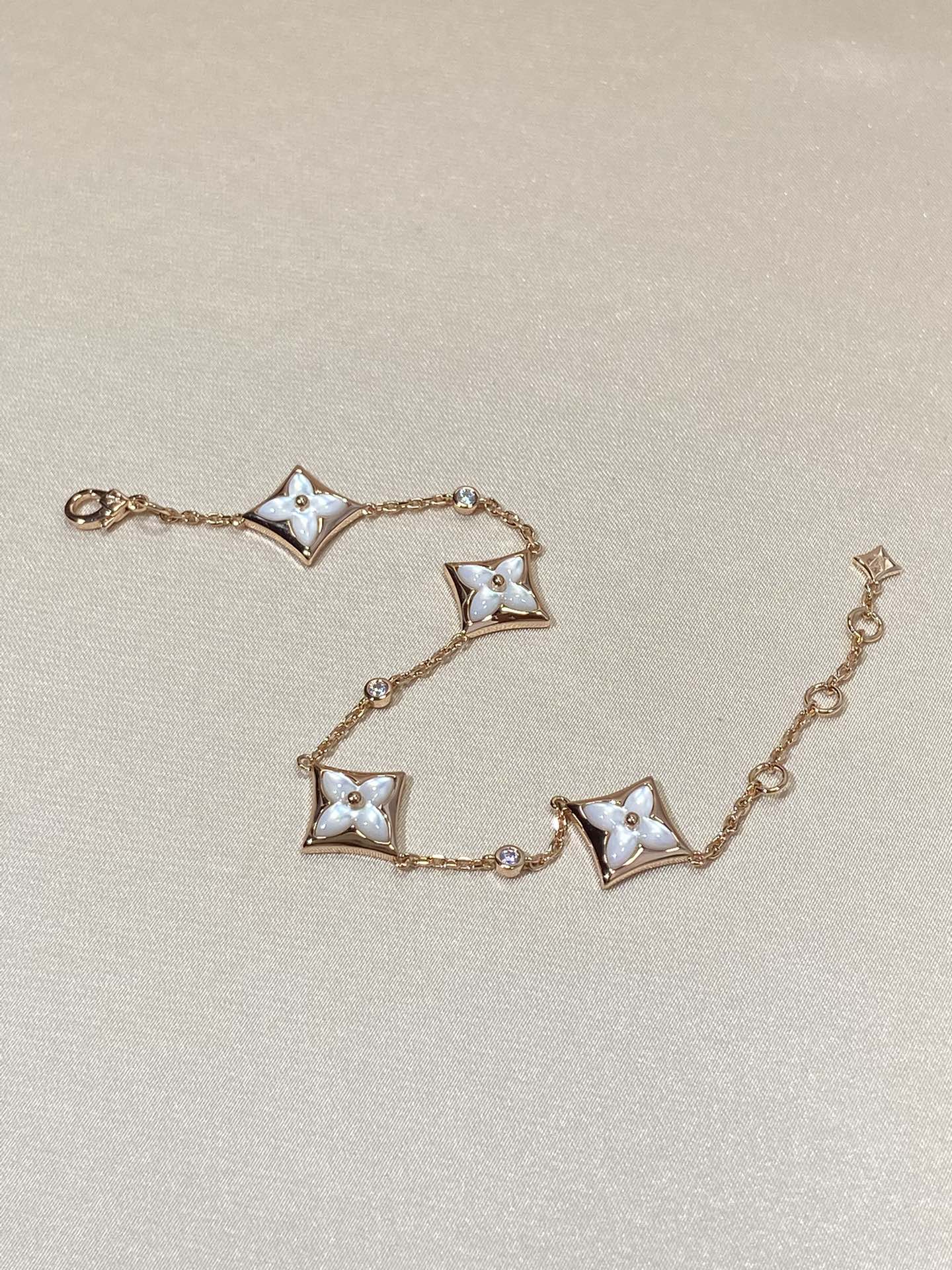 ¡®Twinkle jewelry¡¯STAR 4 MOTIF MOP DIAMOND PINK GOLD BRACELET