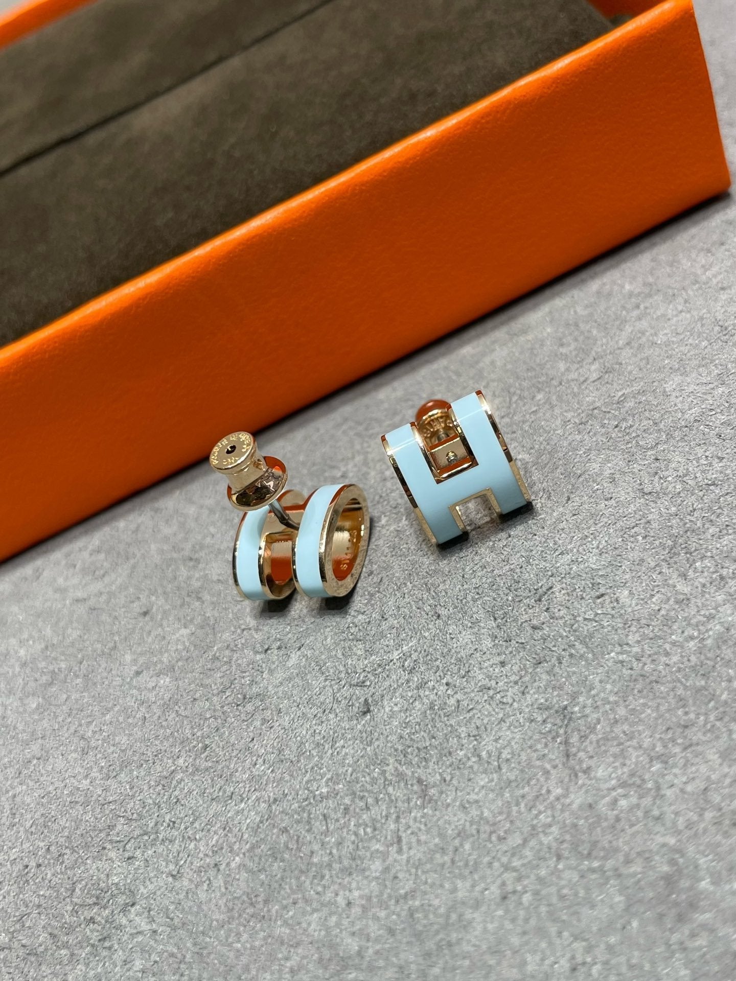 ¡®Twinkle jewelry¡¯POP H SKY BLUE STUD EARRINGS
