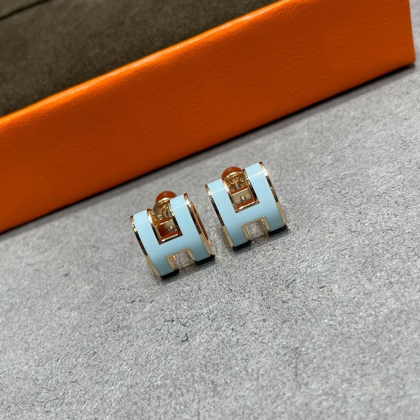 ¡®Twinkle jewelry¡¯POP H SKY BLUE STUD EARRINGS