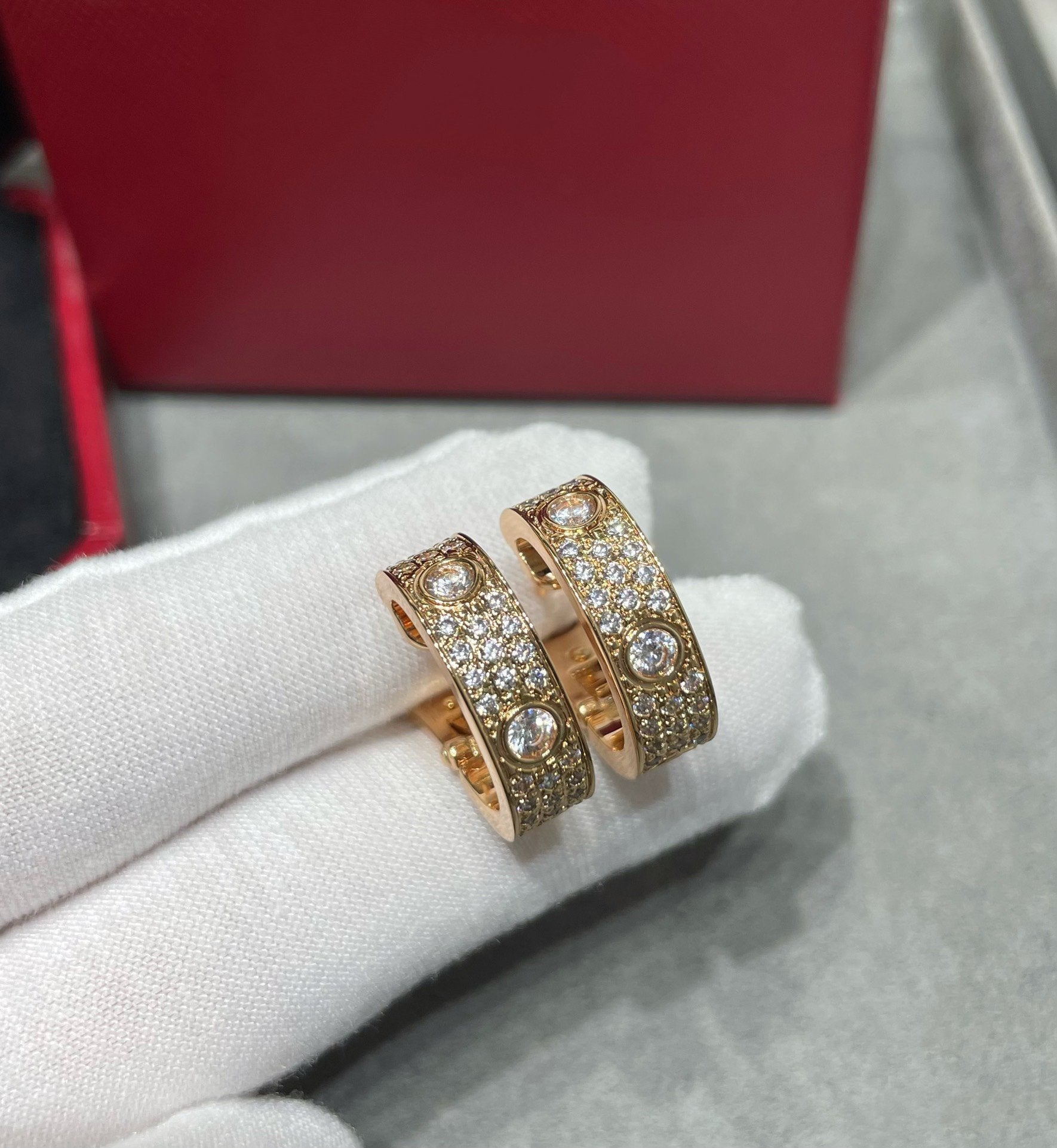 ¡®Twinkle jewelry¡¯LOVE 5.5MM DIAMOND PAVED EARRINGS