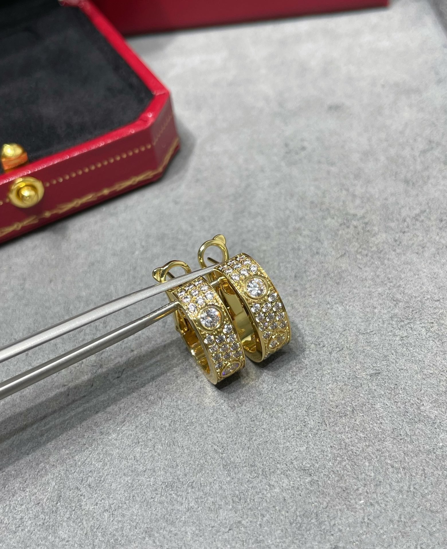 ¡®Twinkle jewelry¡¯LOVE 5.5MM DIAMOND PAVED EARRINGS