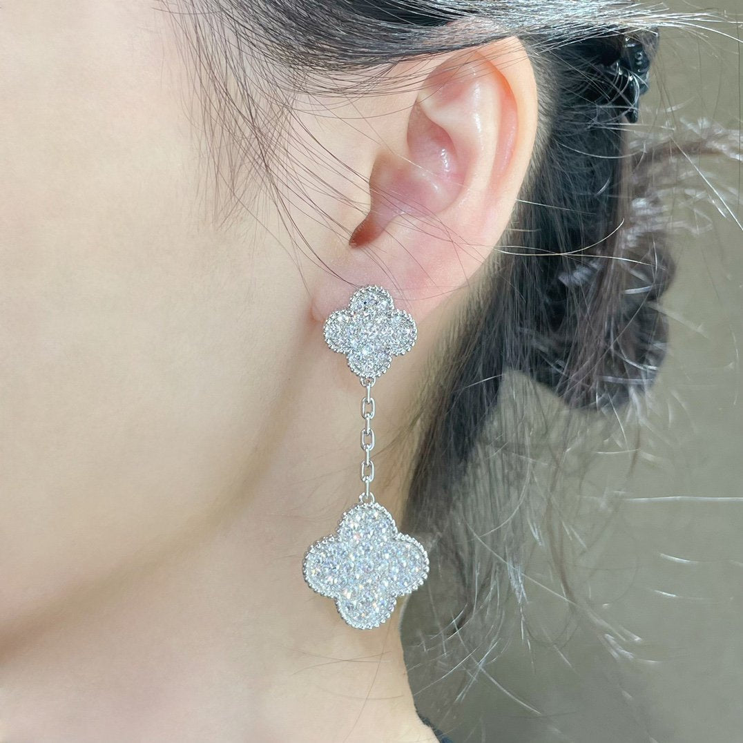 ¡®Twinkle jewelry¡¯CLOVER 2 MOTIFS DIAMOND PAVED SILVER EARRINGS