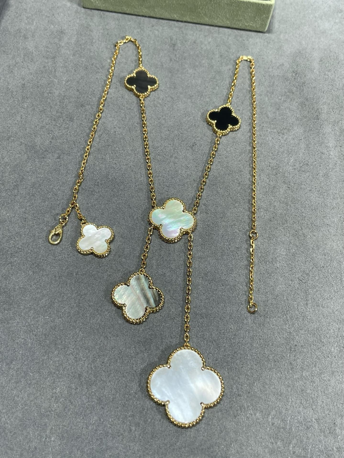 ¡®Twinkle jewelry¡¯CLOVER 6 MOTIF MOP ONYX GOLD NECKLACE