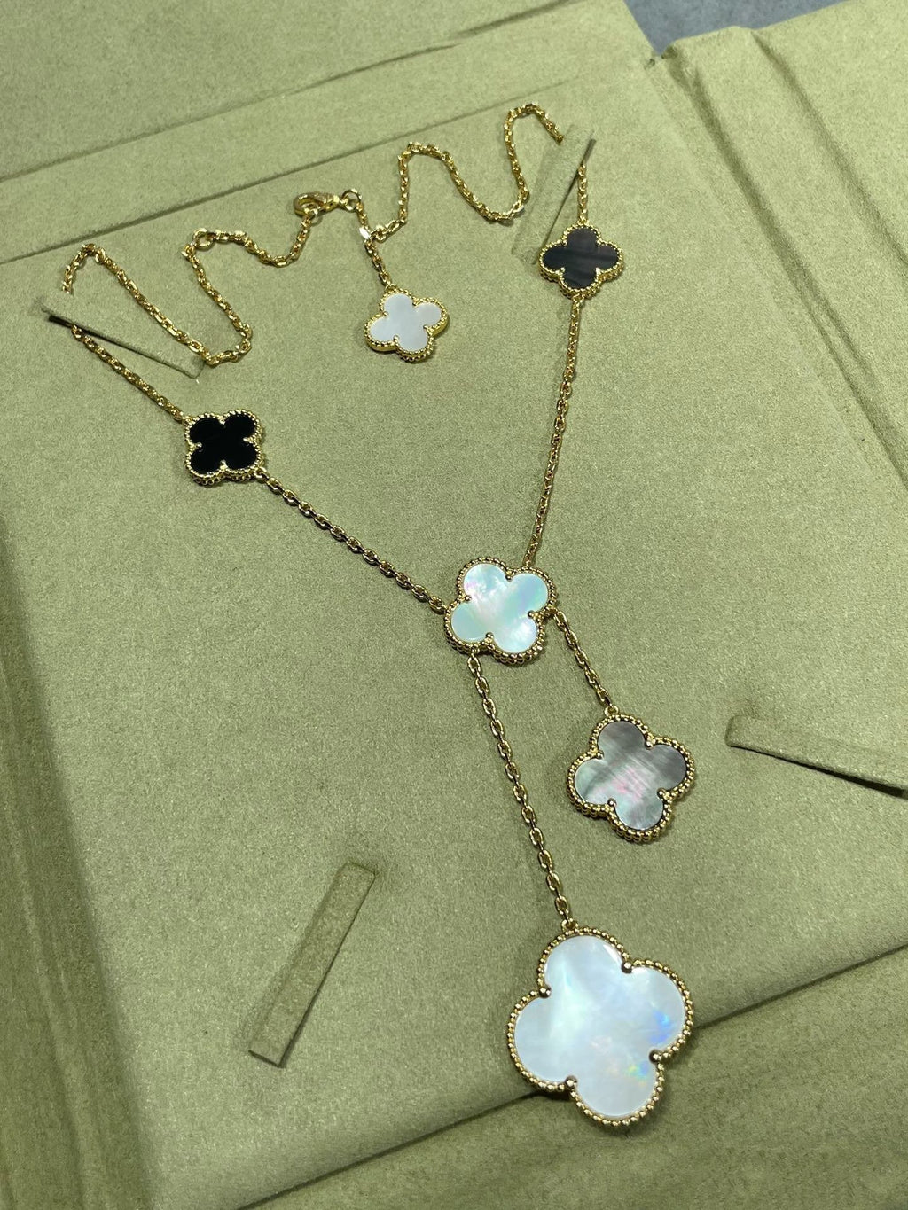 ¡®Twinkle jewelry¡¯CLOVER 6 MOTIF MOP ONYX GOLD NECKLACE