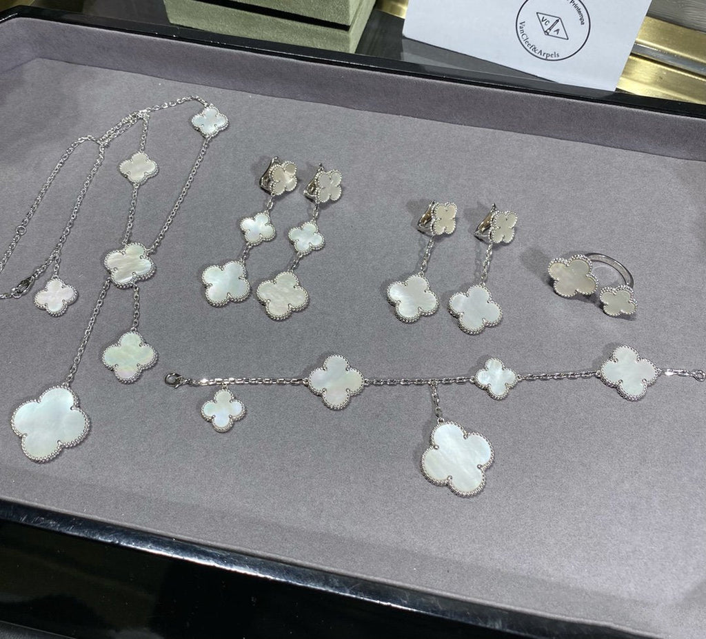 ¡®Twinkle jewelry¡¯CLOVER 5 MOTIF WHITE MOP SILVER BRACELET