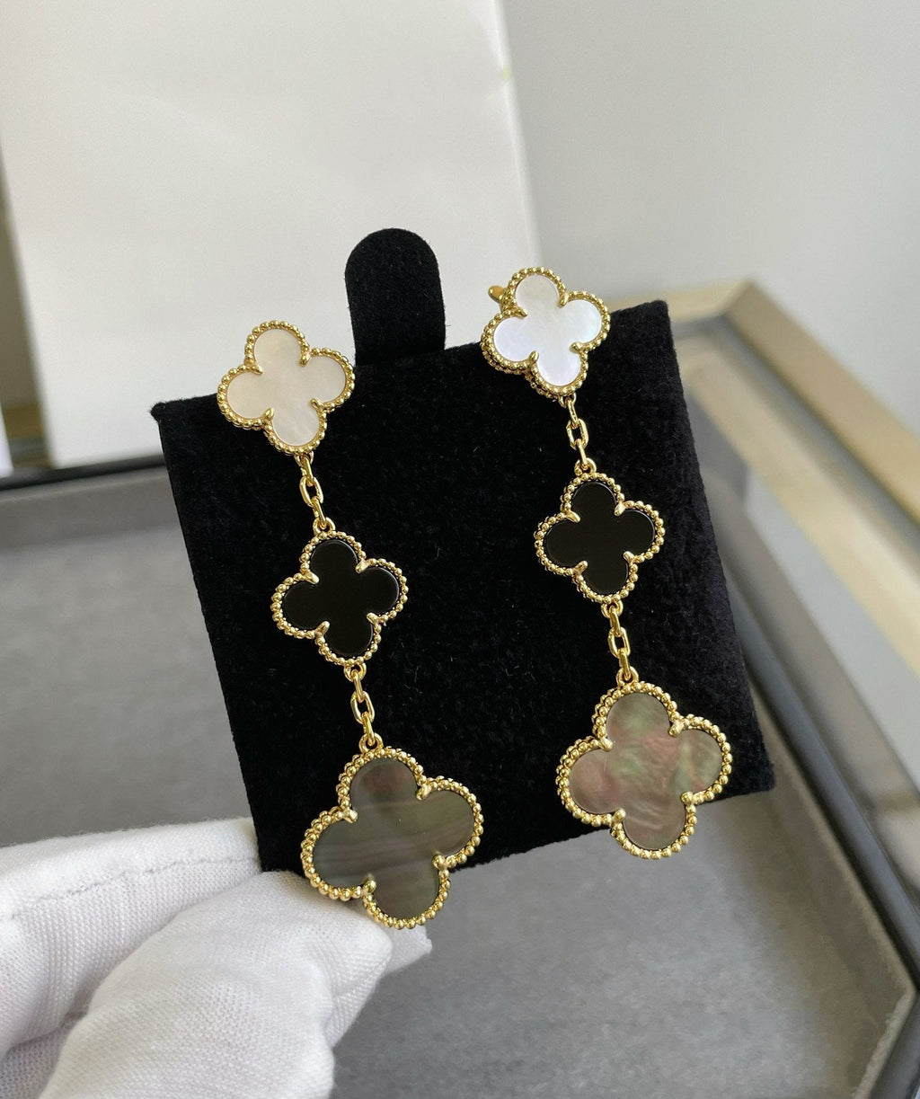 ¡®Twinkle jewelry¡¯CLOVER 3 MOTIF MOP ONYX DARK MOP PINK GOLD EARRINGS