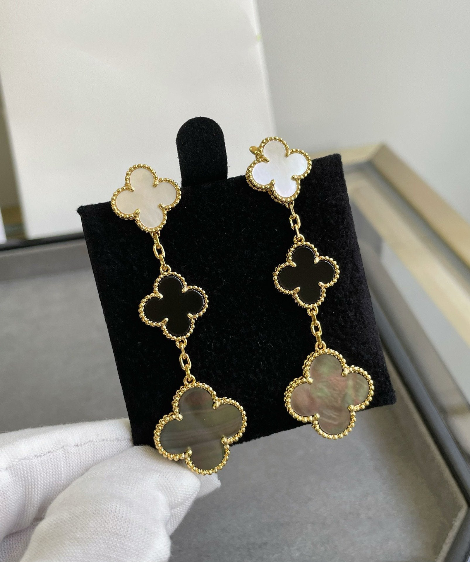 ¡®Twinkle jewelry¡¯CLOVER 3 MOTIF MOP ONYX DARK MOP PINK GOLD EARRINGS