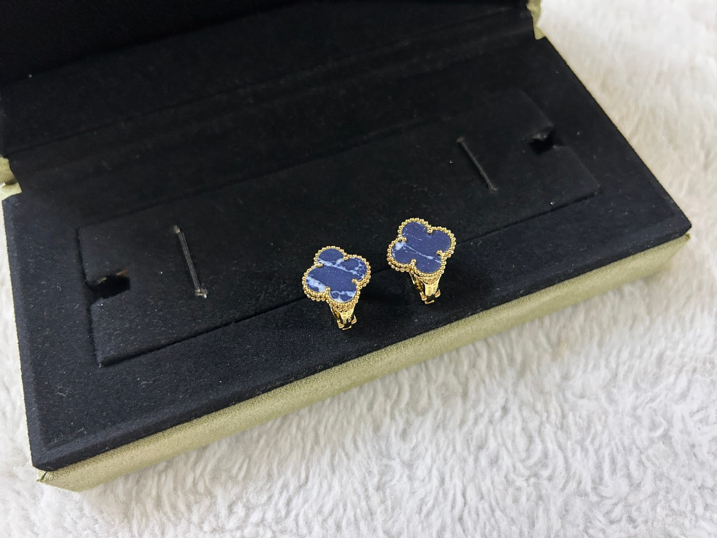 ¡®Twinkle jewelry¡¯CLOVER PIETERSITE MEDIUM STUD EARRINGS