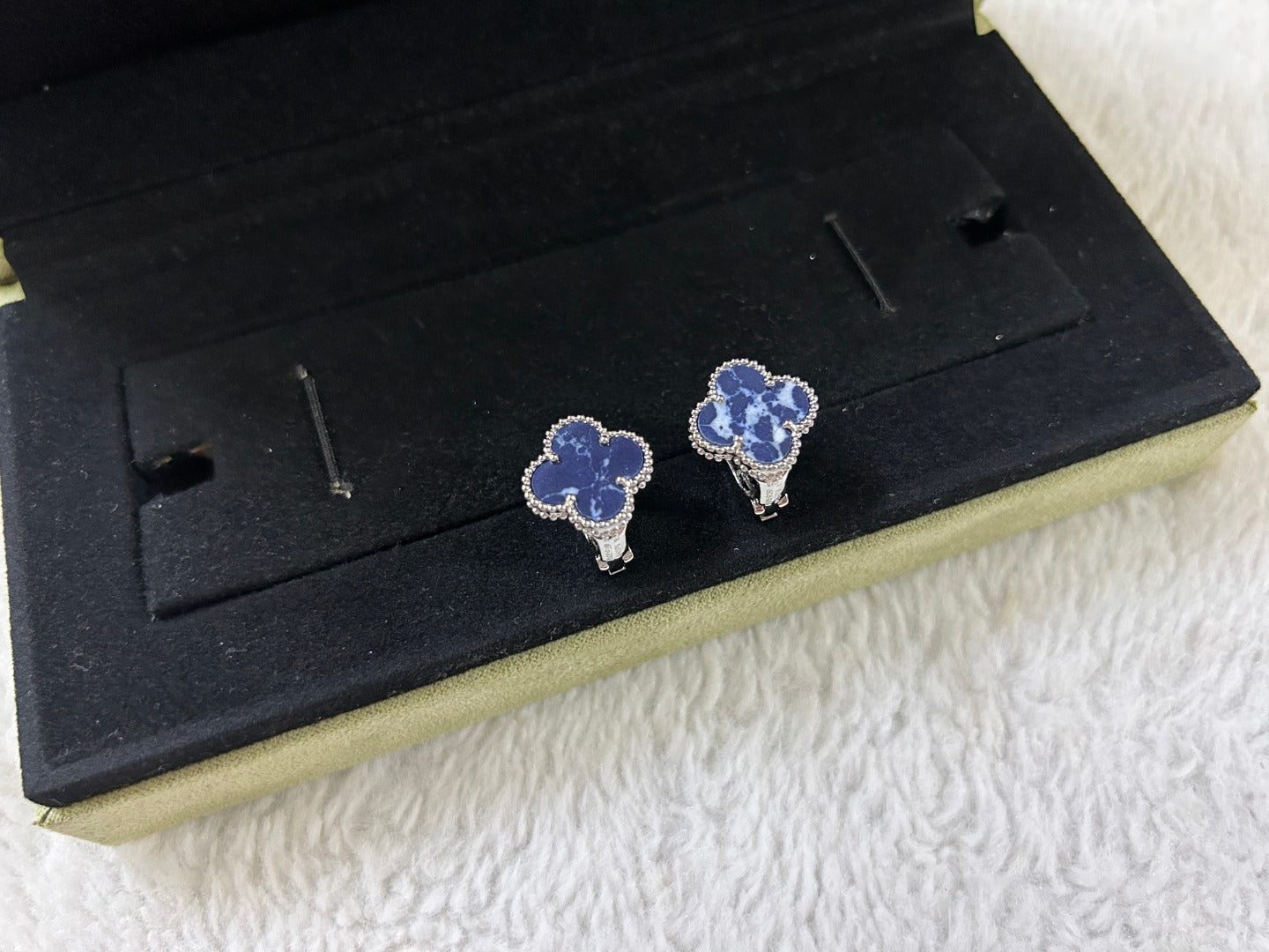 ¡®Twinkle jewelry¡¯CLOVER PIETERSITE MEDIUM STUD EARRINGS