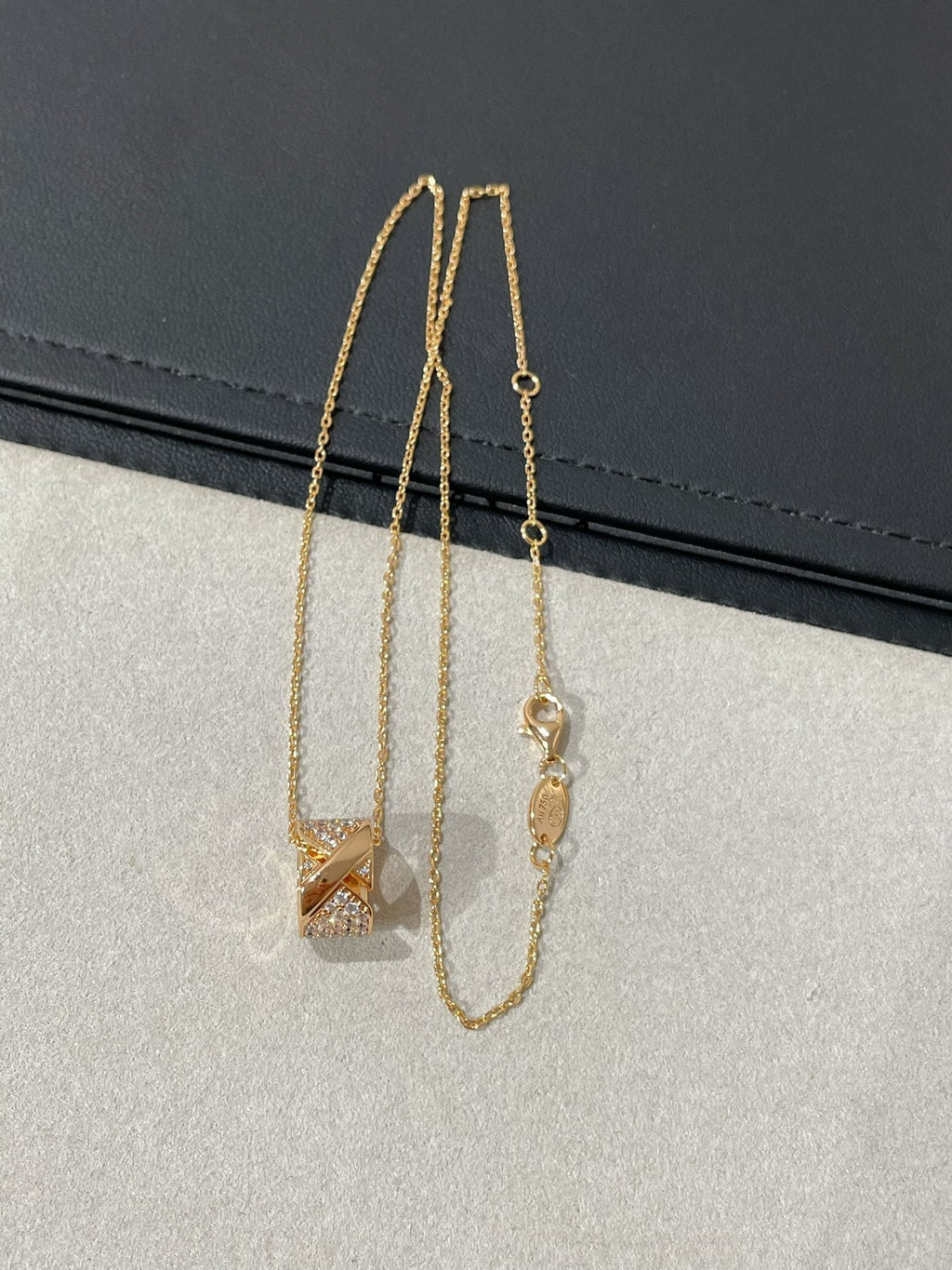 ¡®Twinkle jewelry¡¯LIENS EVIDENCE DIAMOND PAVED NECKLACE