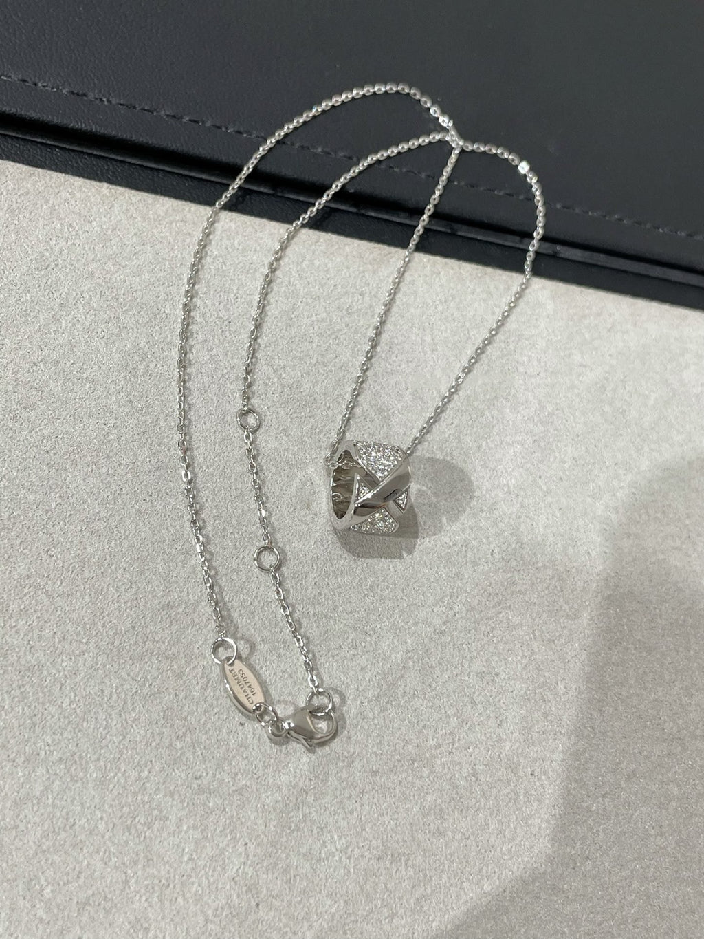 ¡®Twinkle jewelry¡¯LIENS EVIDENCE DIAMOND PAVED NECKLACE