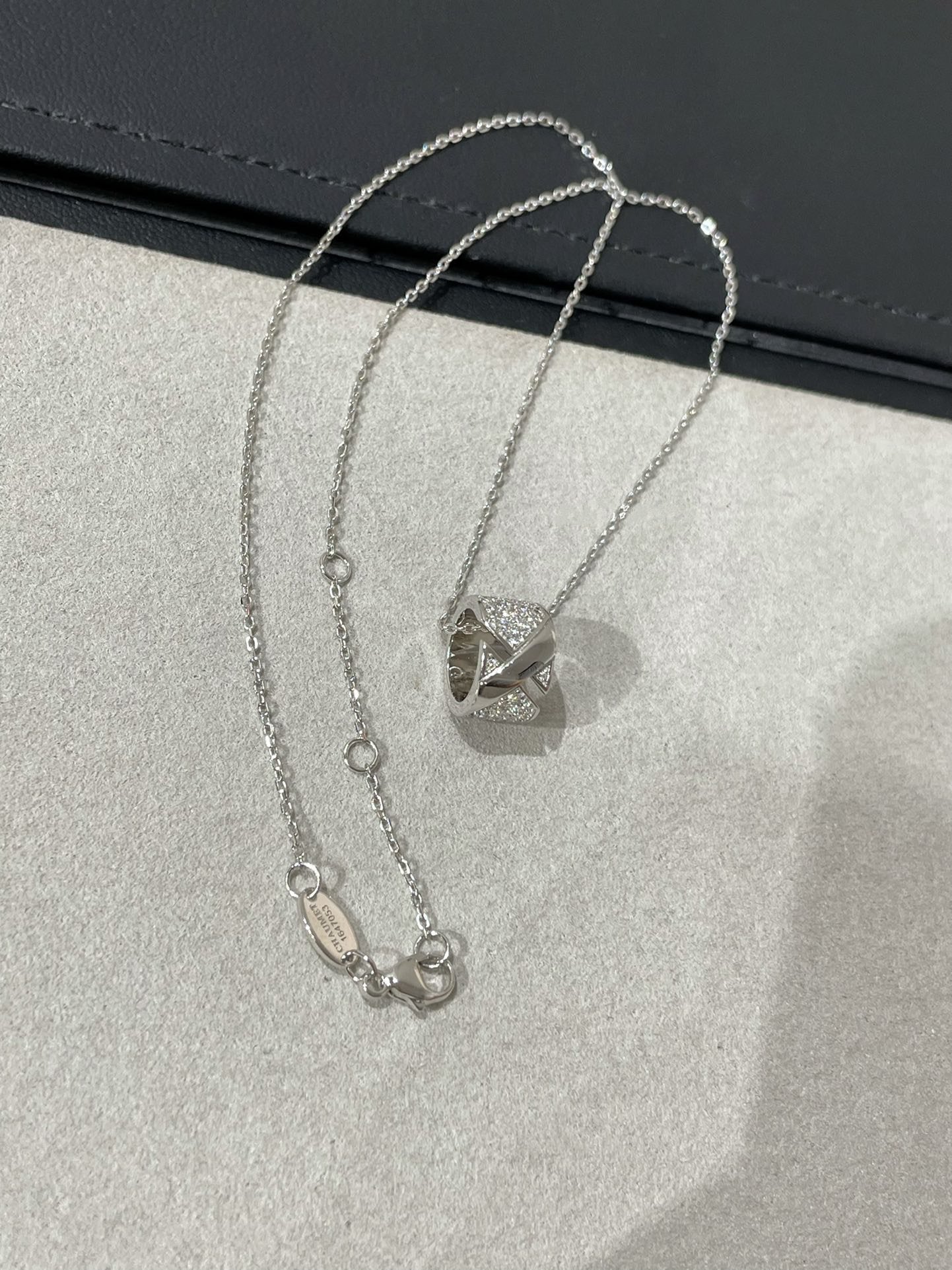 ¡®Twinkle jewelry¡¯LIENS EVIDENCE DIAMOND PAVED NECKLACE