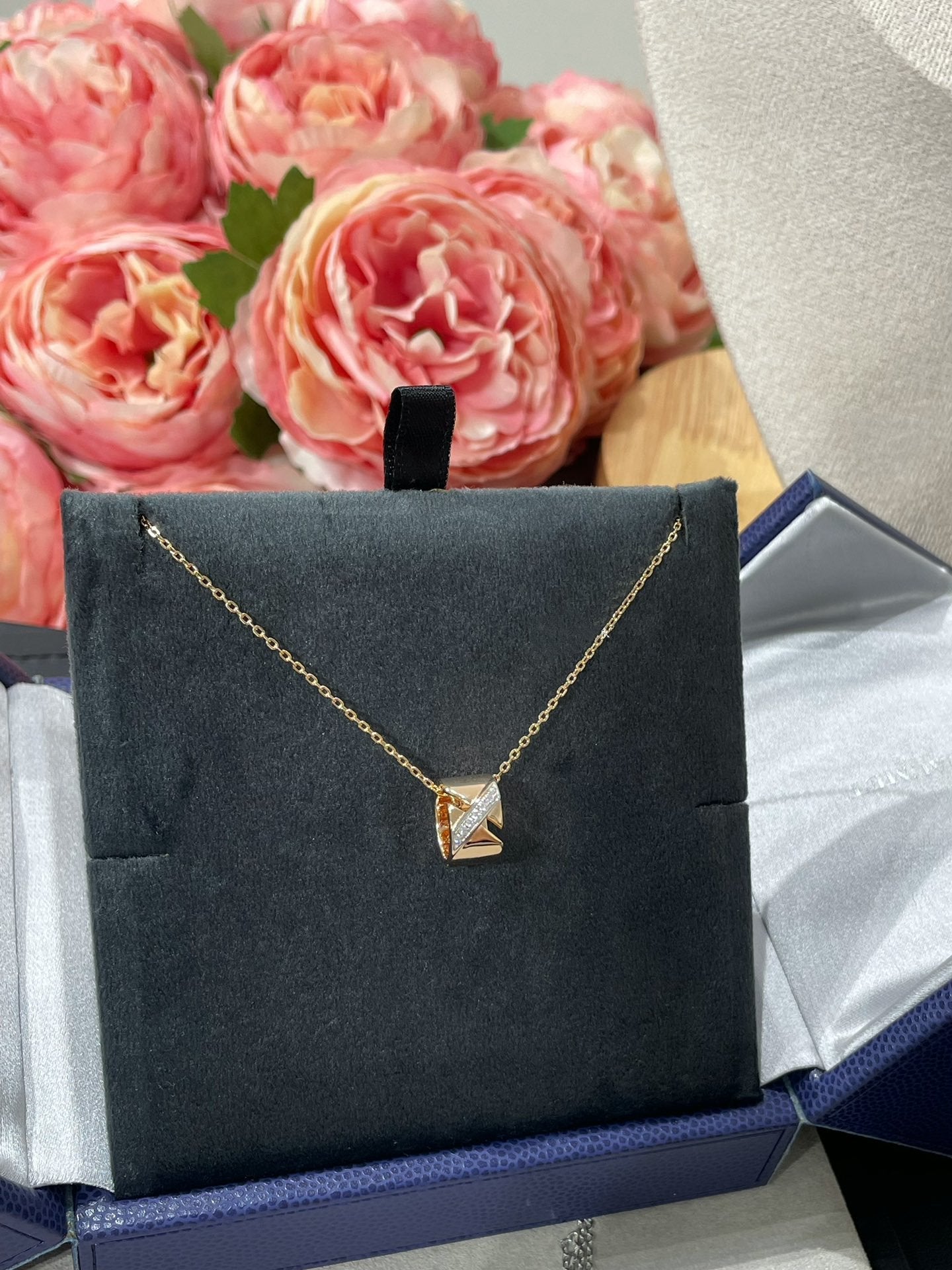 ¡®Twinkle jewelry¡¯LIENS EVIDENCE DIAMOND NECKLACE