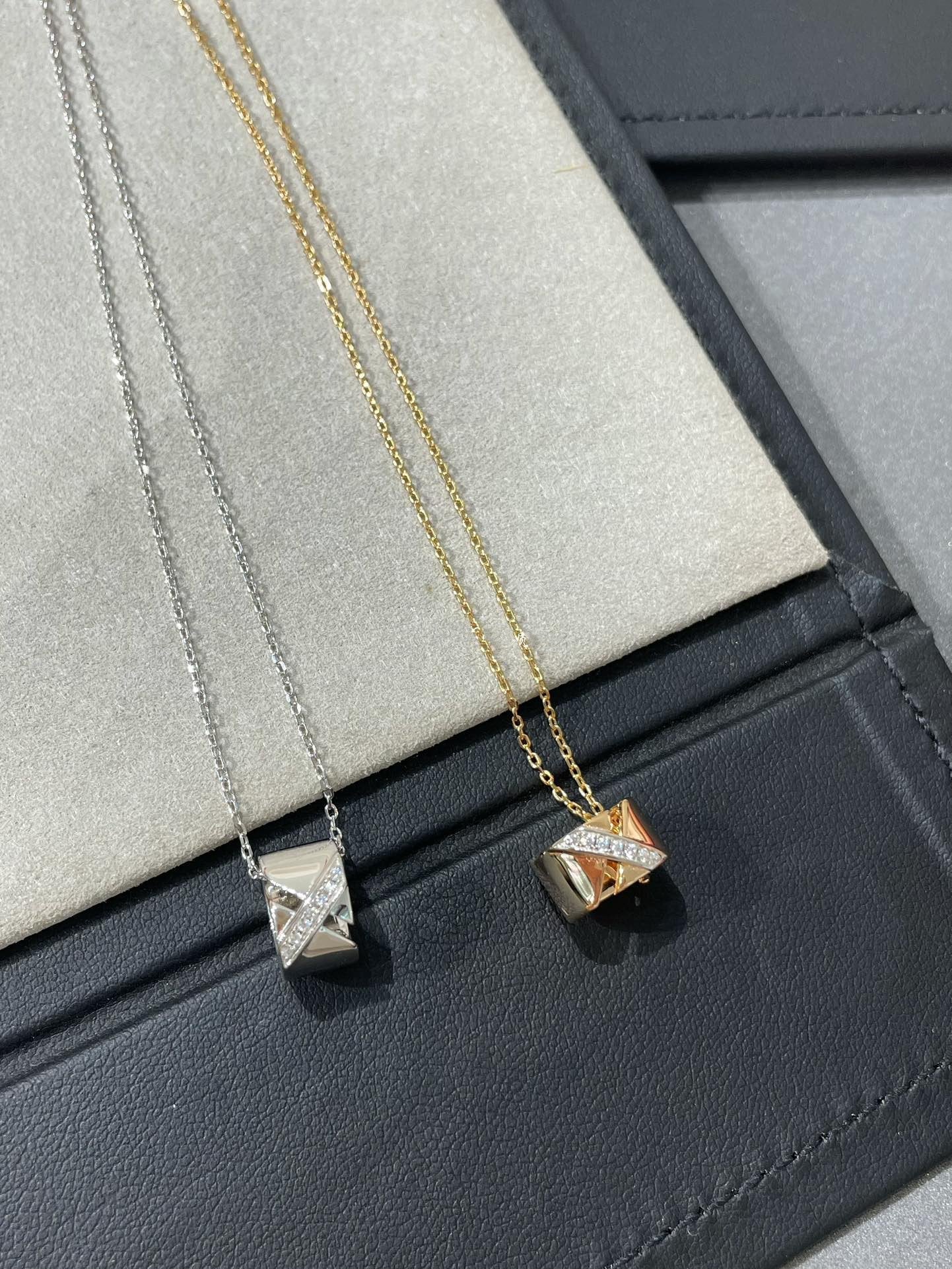 ¡®Twinkle jewelry¡¯LIENS EVIDENCE DIAMOND NECKLACE