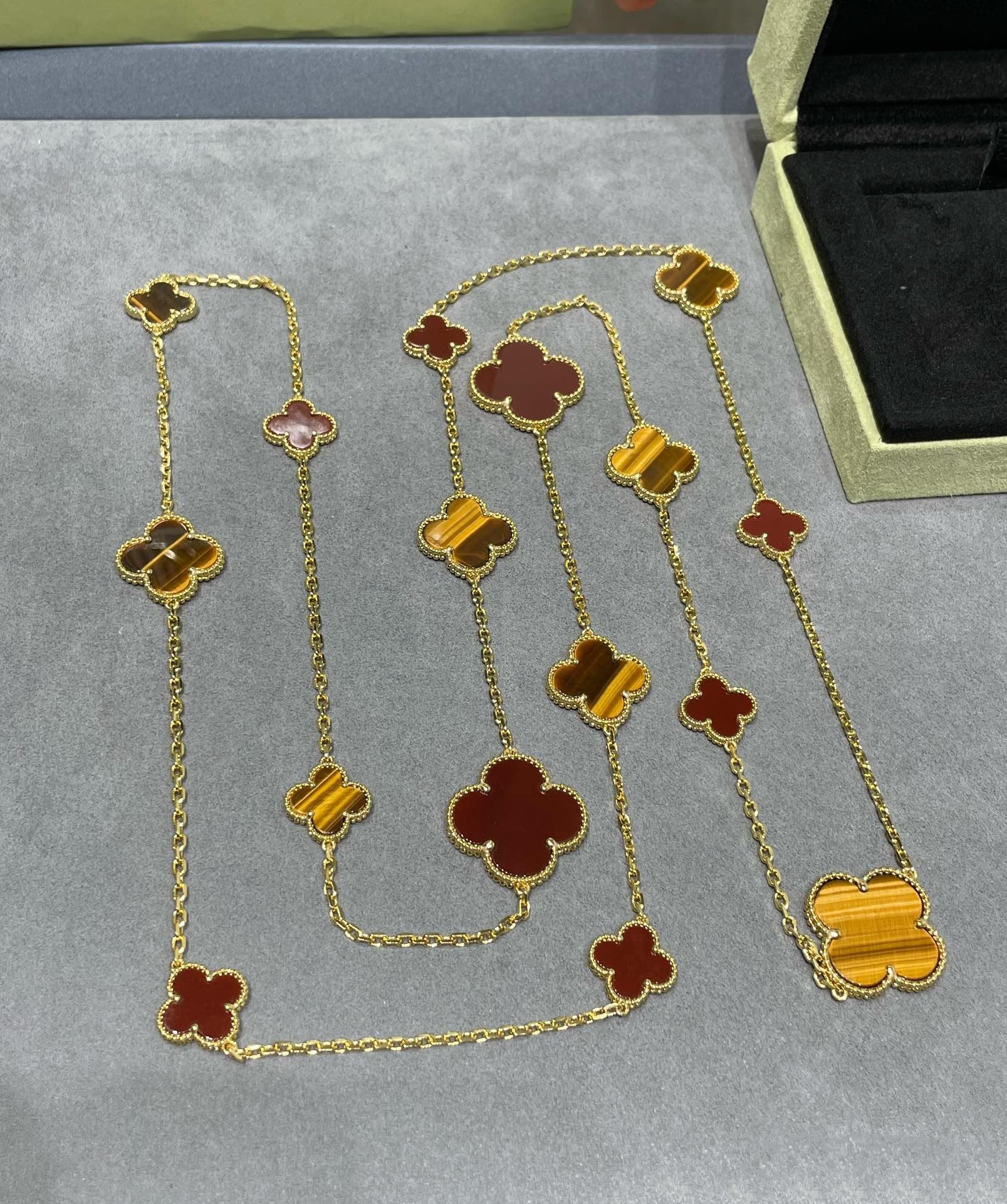 ¡®Twinkle jewelry¡¯CLOVER 16 MOTIF CARNELIAN TIGER EYE ROSE GOLD NECKLACE