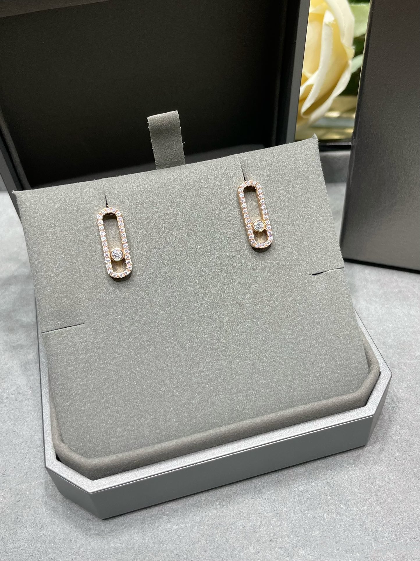 [Twinkle jewelrys]MOVE UNO STUD DIAMOND PAVED EARRINGS