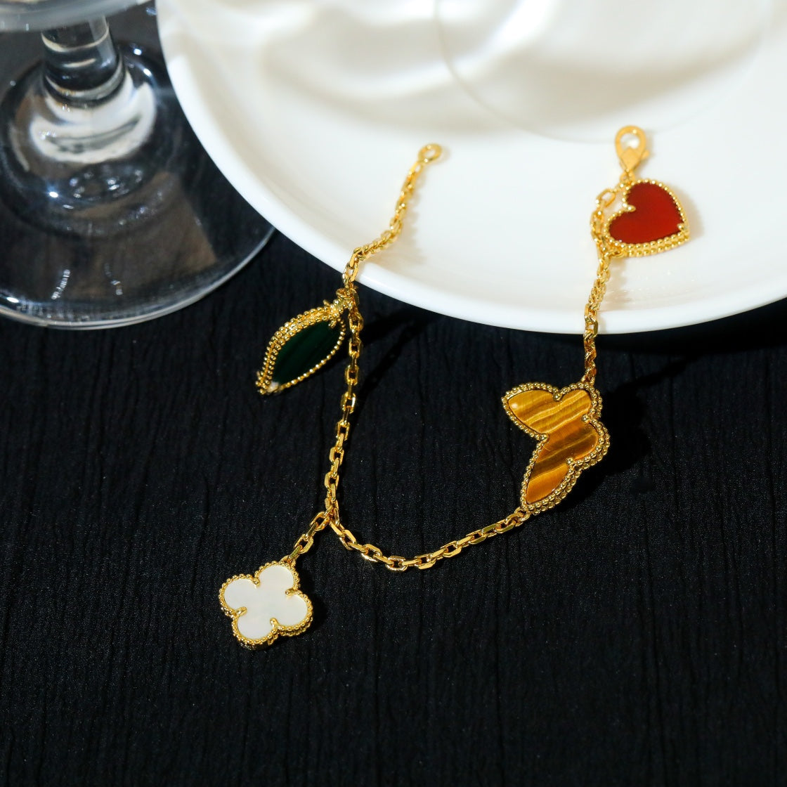 ¡®Twinkle jewelry¡¯LUCKY SPRING 5 MOTIF GOLD BRACELET