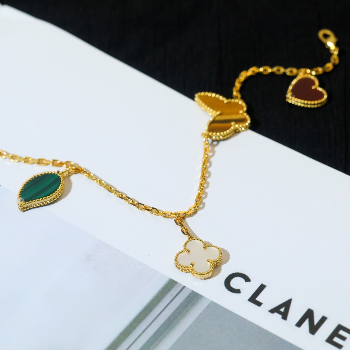 ¡®Twinkle jewelry¡¯LUCKY SPRING 5 MOTIF GOLD BRACELET