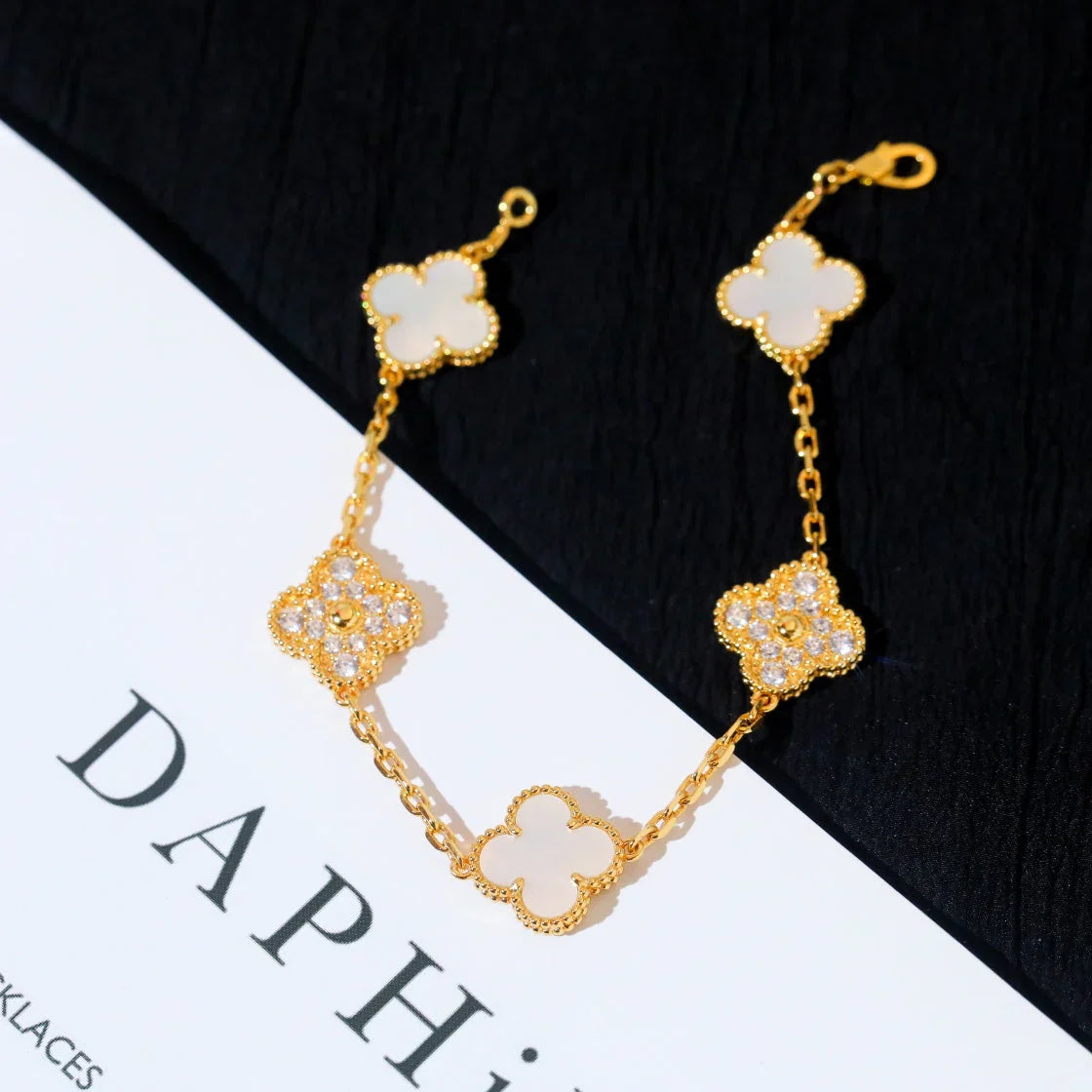 [Twinkle jewelry]New CLOVER WHITE PEARL MOP 5 MOTIF BRACELET COLLECTION