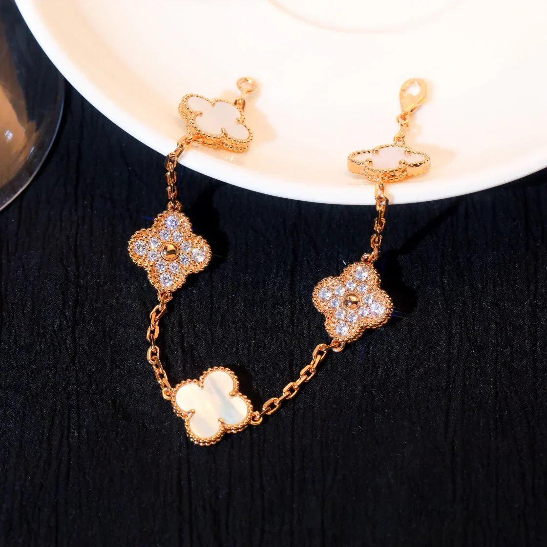 [Twinkle jewelry]New CLOVER WHITE PEARL MOP 5 MOTIF BRACELET COLLECTION