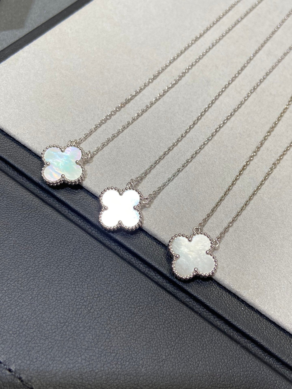 ¡®Twinkle jewelry¡¯CLOVER MEDIUM SILVER WHITE MOP NECKLACE