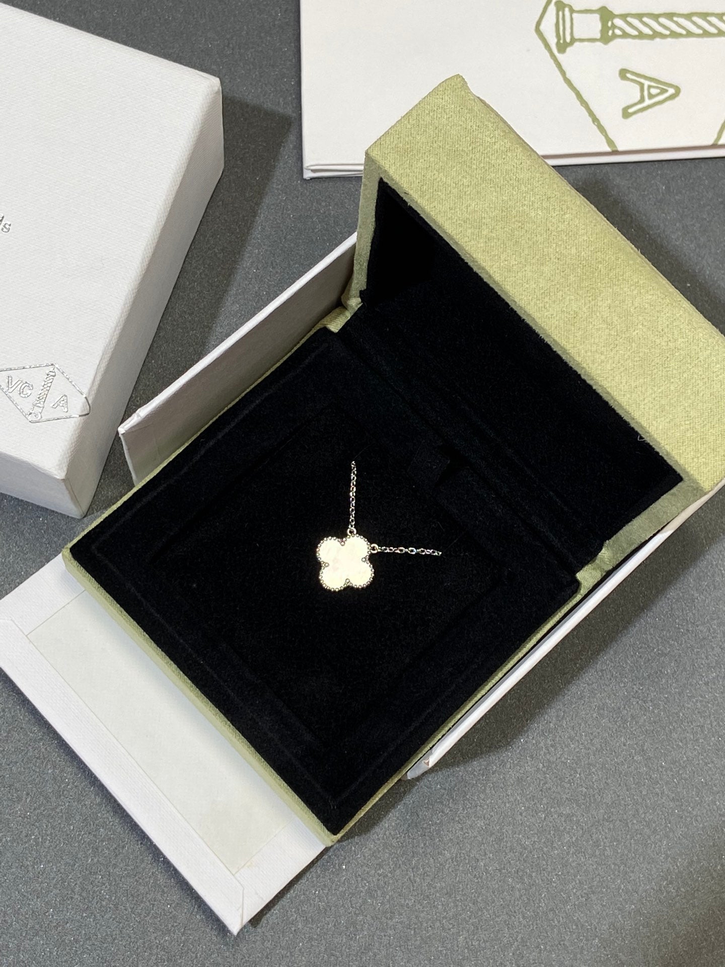 ¡®Twinkle jewelry¡¯CLOVER MEDIUM SILVER WHITE MOP NECKLACE