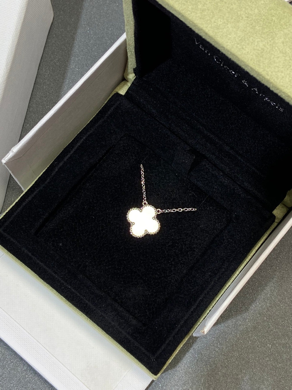 ¡®Twinkle jewelry¡¯CLOVER MEDIUM SILVER WHITE MOP NECKLACE