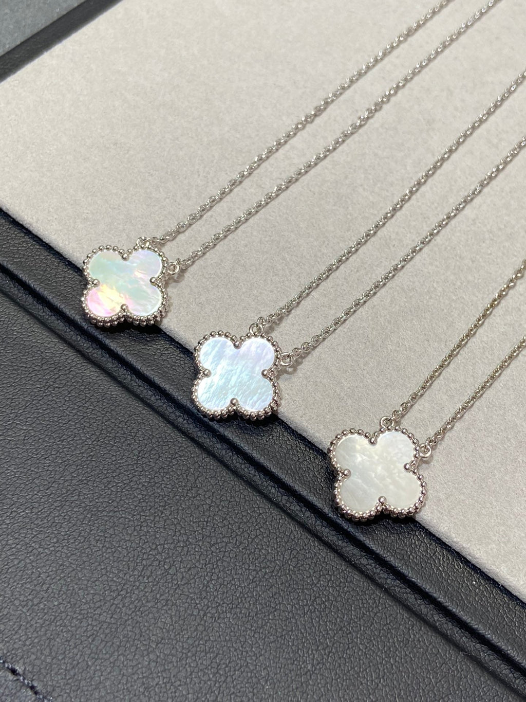 ¡®Twinkle jewelry¡¯CLOVER MEDIUM SILVER WHITE MOP NECKLACE