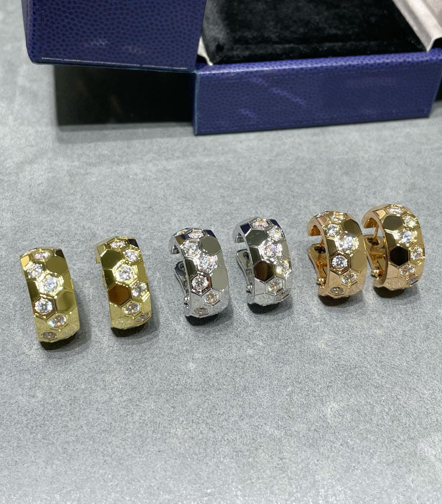 ¡®Twinkle jewelry¡¯BEE LOVE DIAMOND HOOP EARRINGS