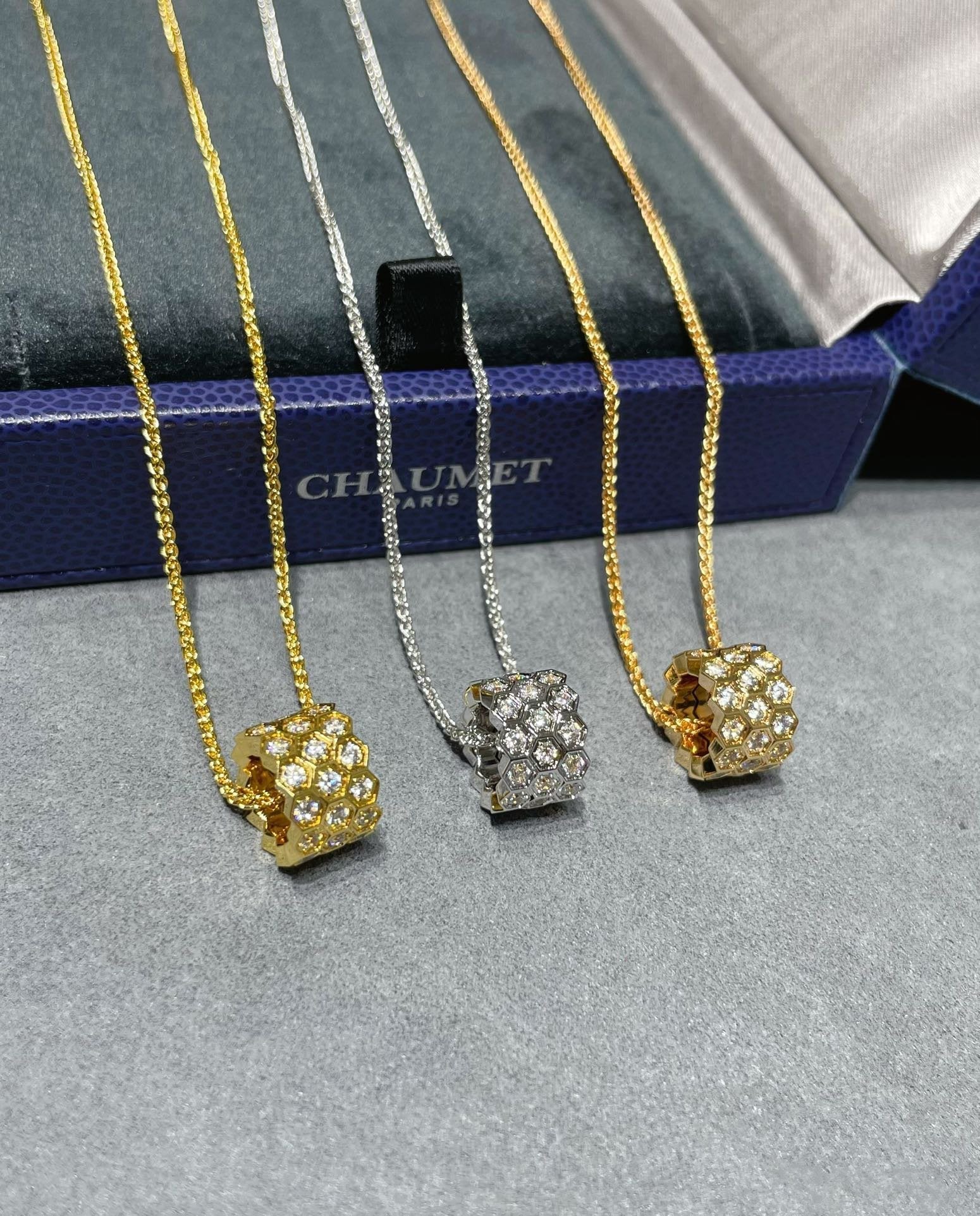 ¡®Twinkle jewelry¡¯BEE LOVE DIAMOND PAVED 3 ROW NECKLACE