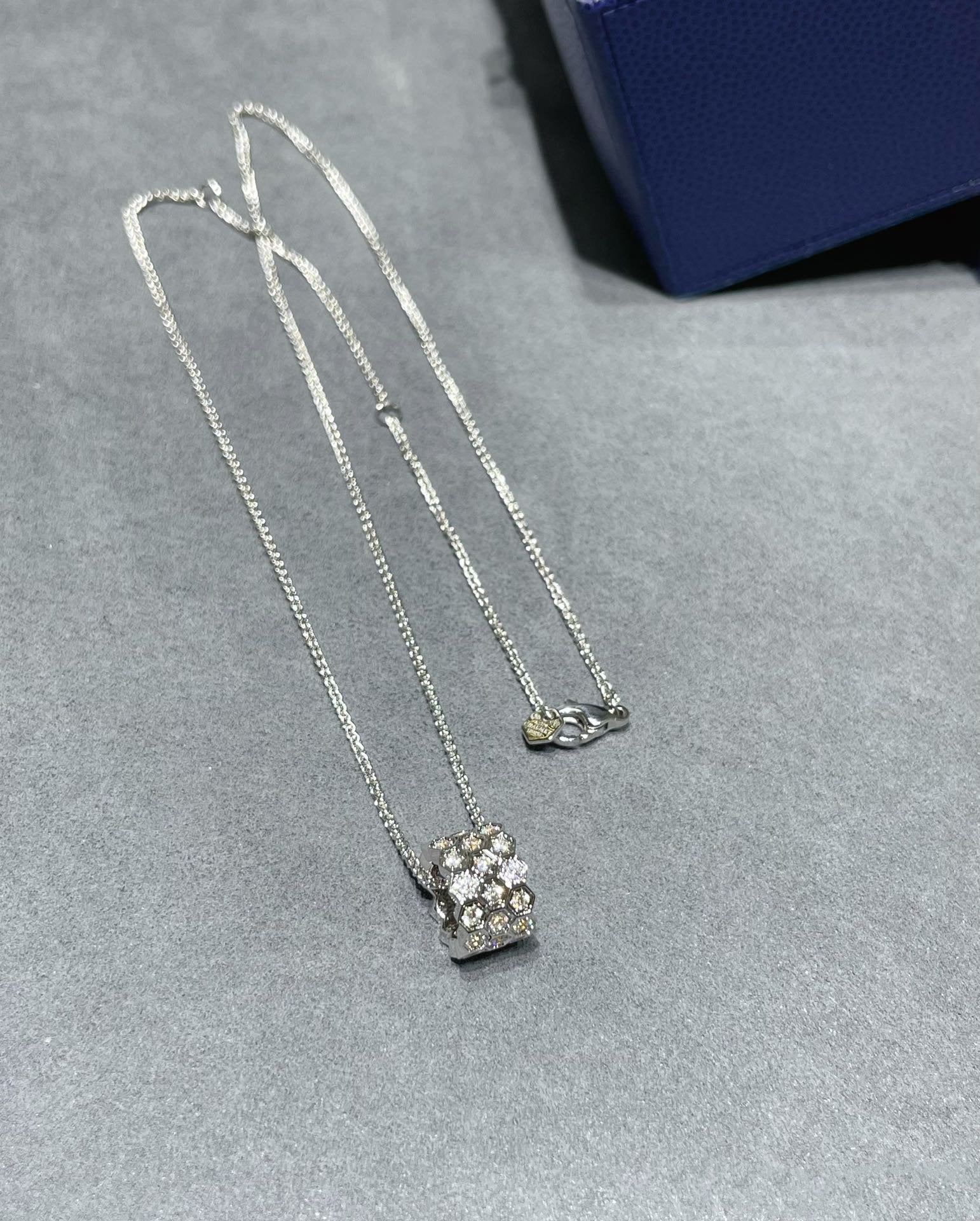 ¡®Twinkle jewelry¡¯BEE LOVE DIAMOND PAVED 3 ROW NECKLACE