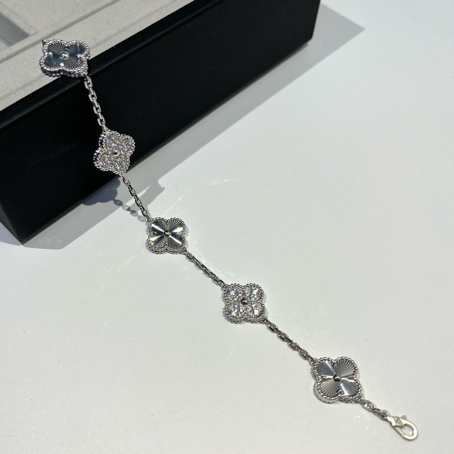 [Twinkle jewelry]New  CLOVER 5 MOTIF LASER BRACELET COLLECTION