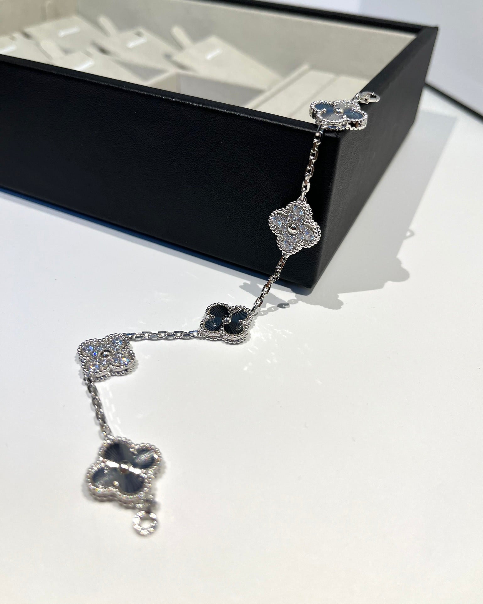 [Twinkle jewelry]New  CLOVER 5 MOTIF LASER BRACELET COLLECTION