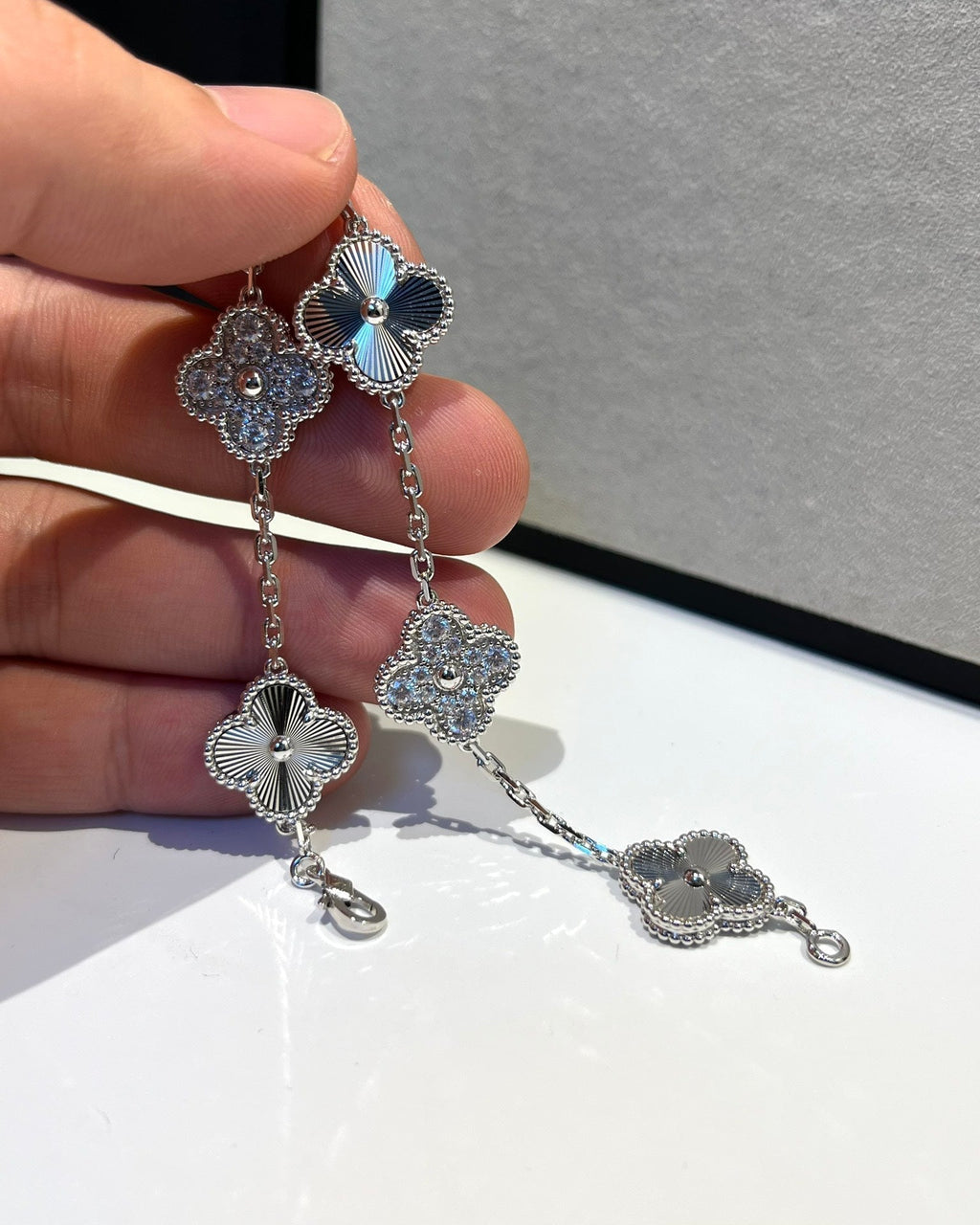 [Twinkle jewelry]New  CLOVER 5 MOTIF LASER BRACELET COLLECTION
