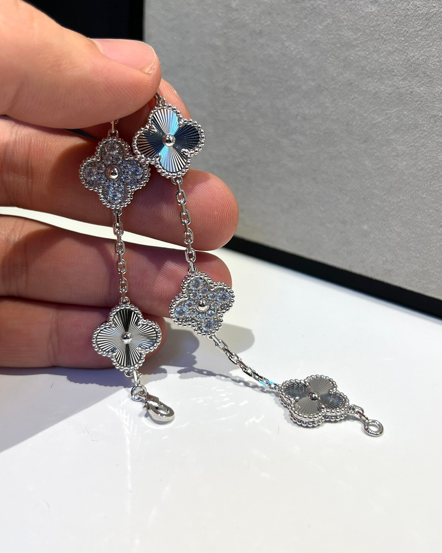 [Twinkle jewelry]New  CLOVER 5 MOTIF LASER BRACELET COLLECTION