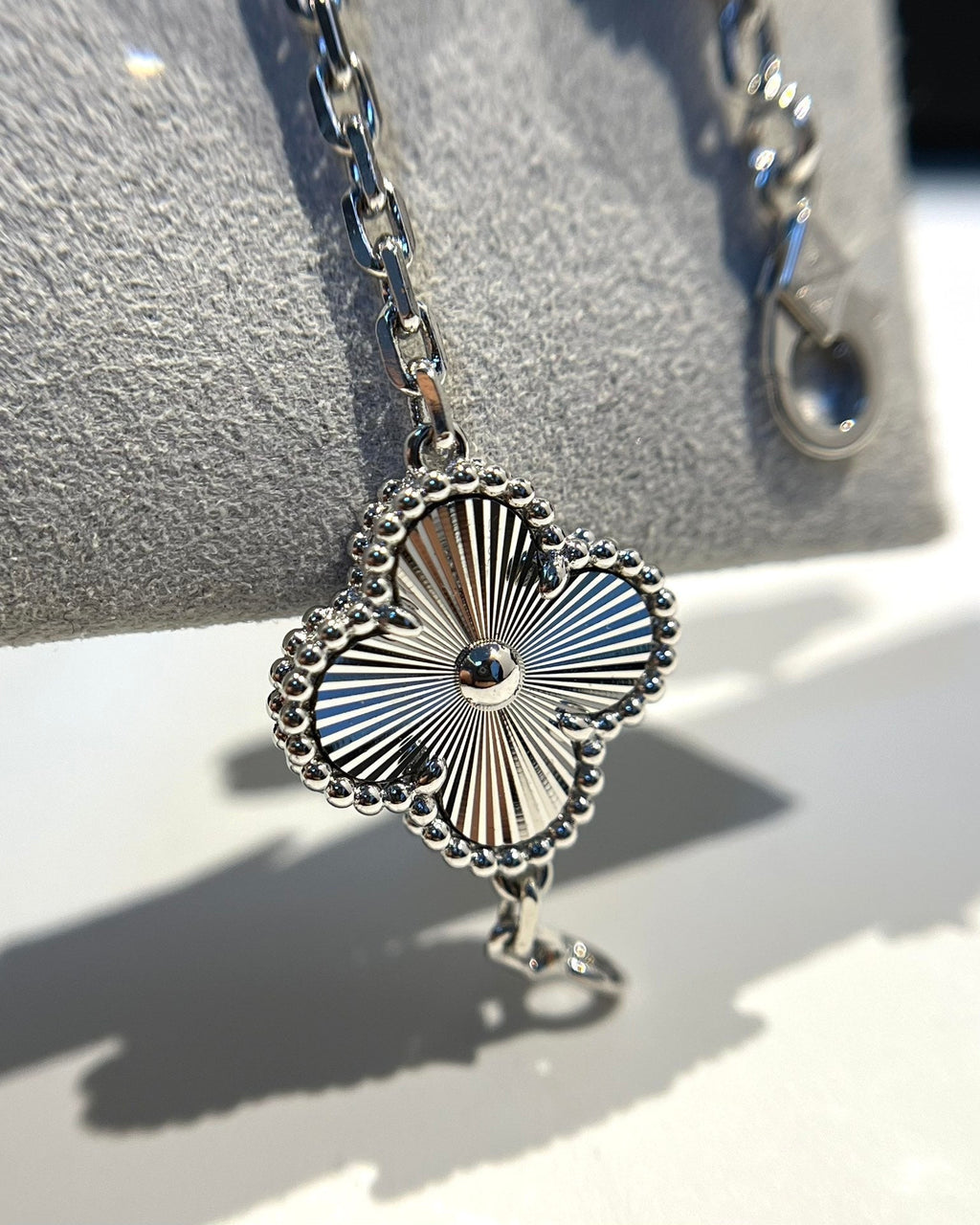 [Twinkle jewelry]New  CLOVER 5 MOTIF LASER BRACELET COLLECTION