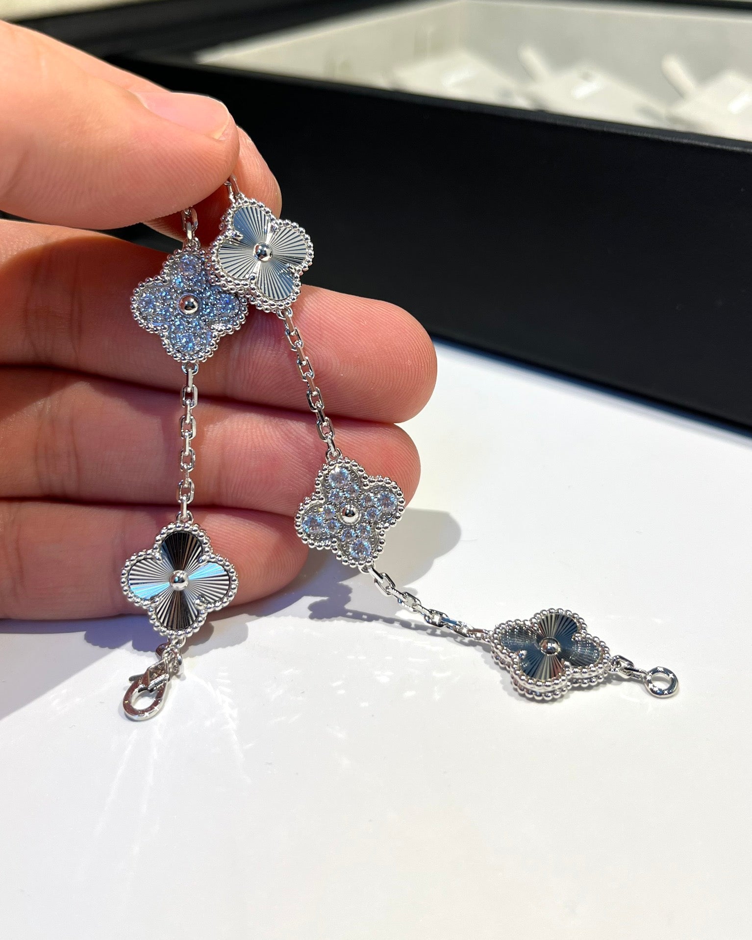 [Twinkle jewelry]New  CLOVER 5 MOTIF LASER BRACELET COLLECTION