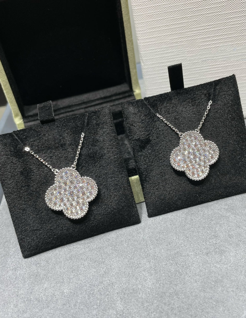 ¡®Twinkle jewelry¡¯CLOVER 25MM LARGE PENDANT DIAMOND PAVED SILVER NECKLACE