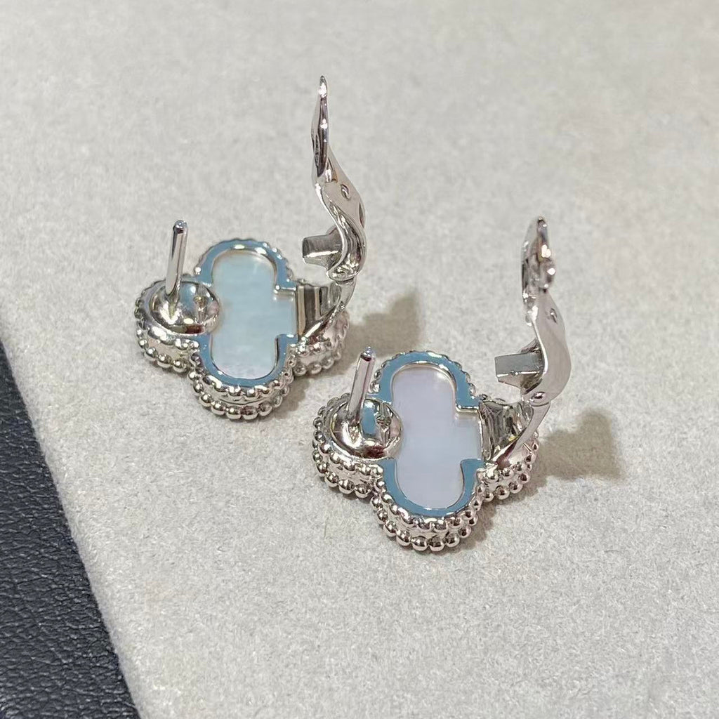 [Twinkle jewelry] CLOVER LARGE (20mm) 1 MOTIFS WHITE MOP STUD EARRINGS