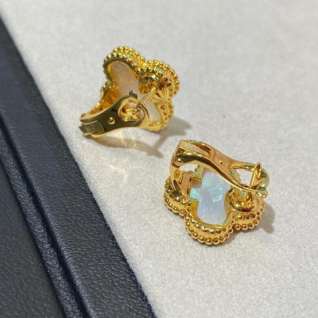[Twinkle jewelry] CLOVER LARGE (20mm) 1 MOTIFS WHITE MOP STUD EARRINGS