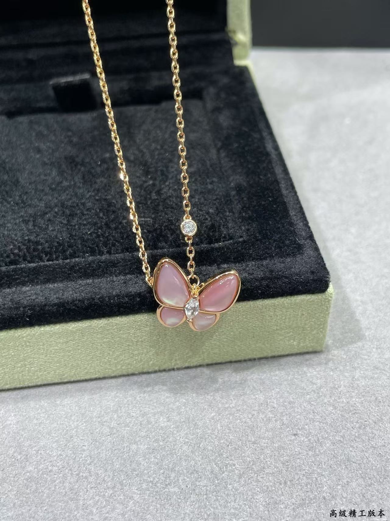 [Twinkle]BUTTERFLY PINK MOTHER-OF-PEARL DIAMOND NECKLACE
