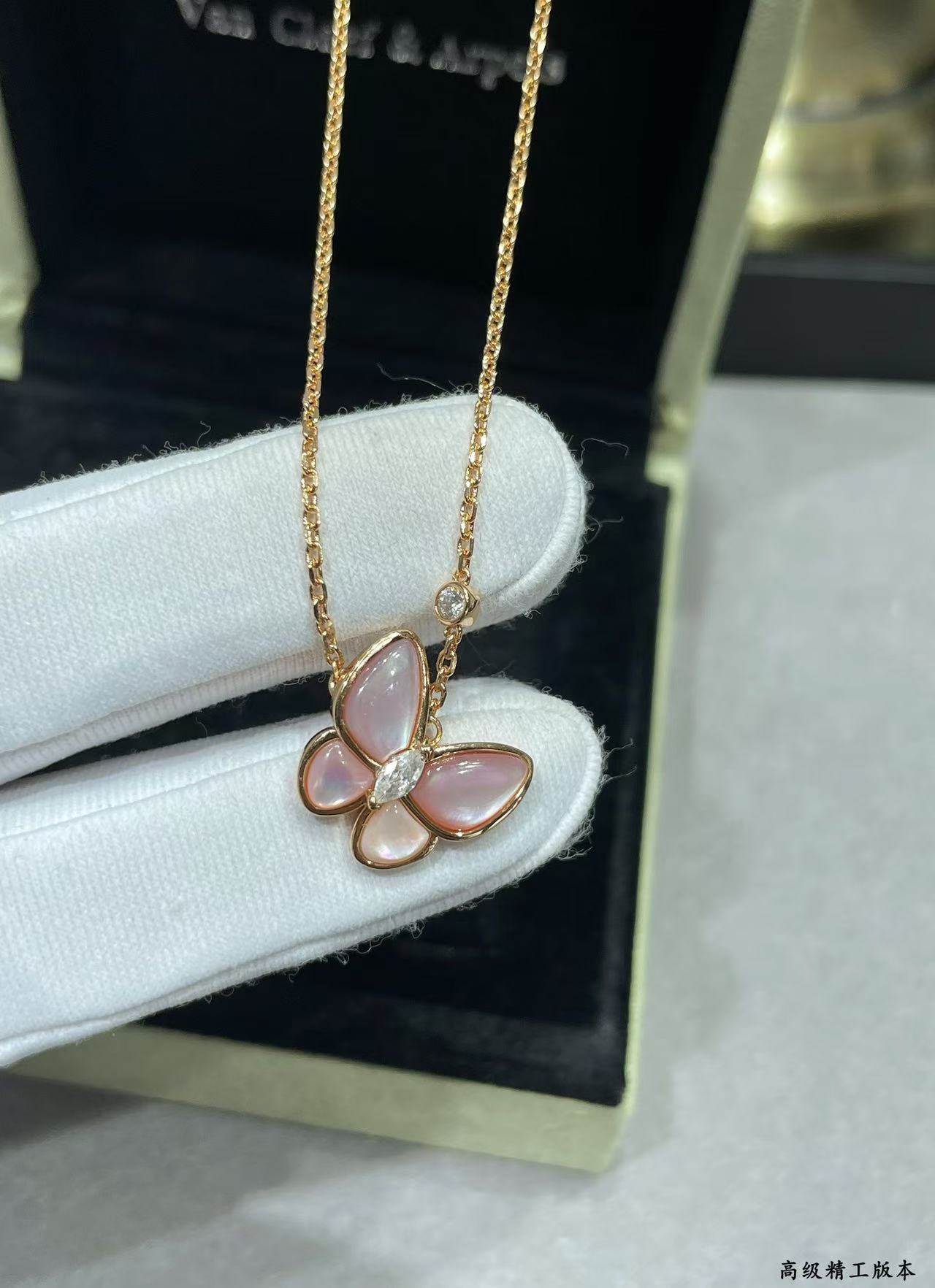 [Twinkle]BUTTERFLY PINK MOTHER-OF-PEARL DIAMOND NECKLACE