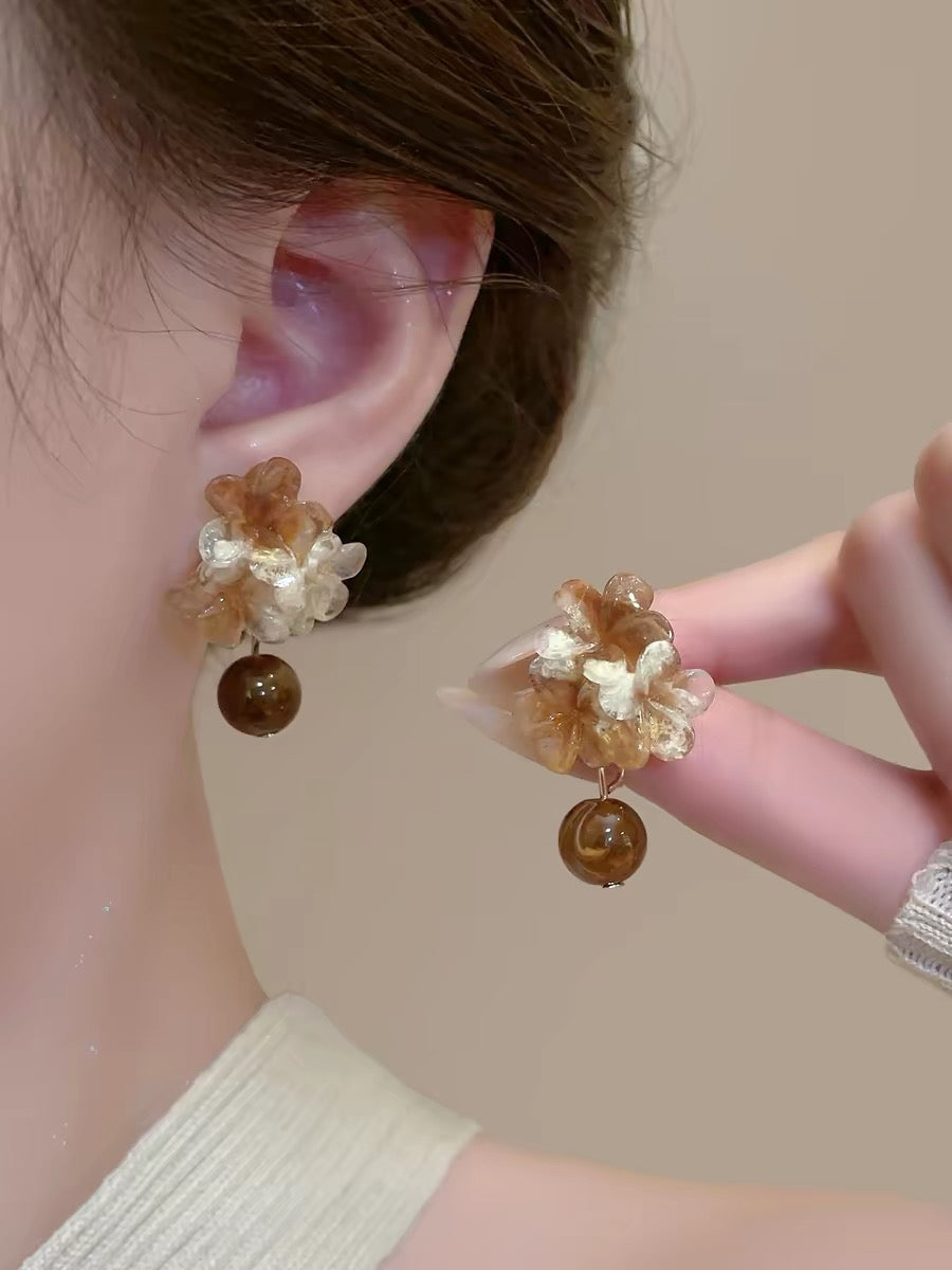 Floral vibe stud earrings