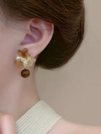 Floral vibe stud earrings