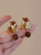 Floral vibe stud earrings