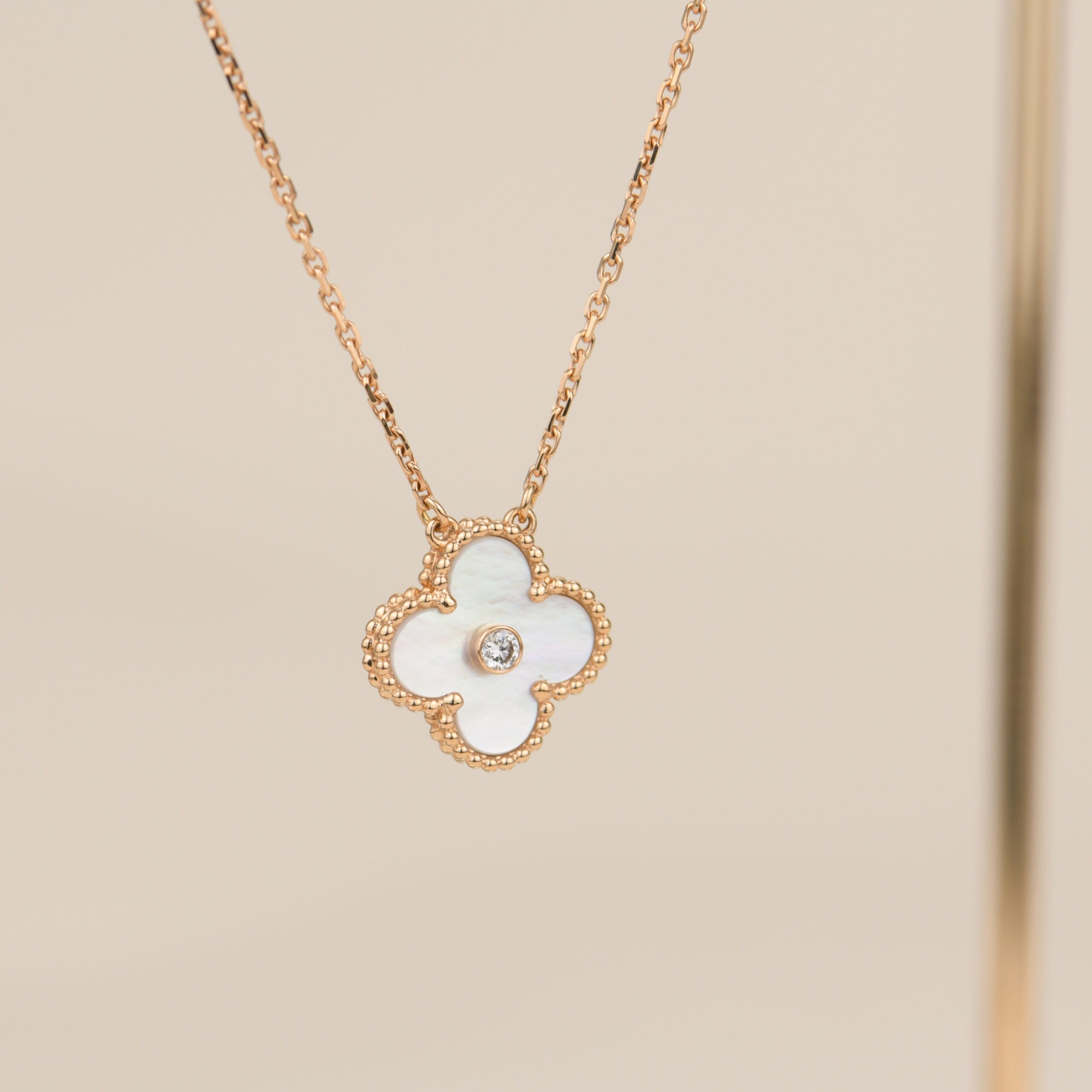 ¡®Twinkle jewelry¡¯CLOVER 15MM DIAMOND WHITE FRITILLARIA NECKLACE