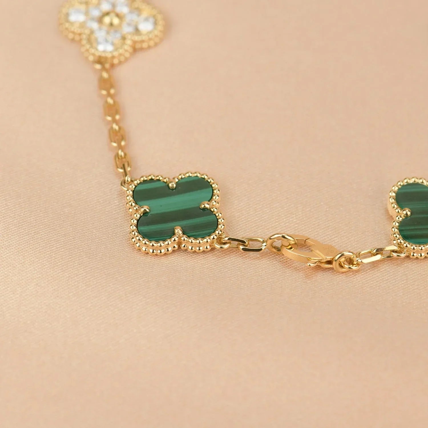 [Twinkle jewelry]New  CLOVER 5 MOTIF MALACHITE BRACELET COLLECTION