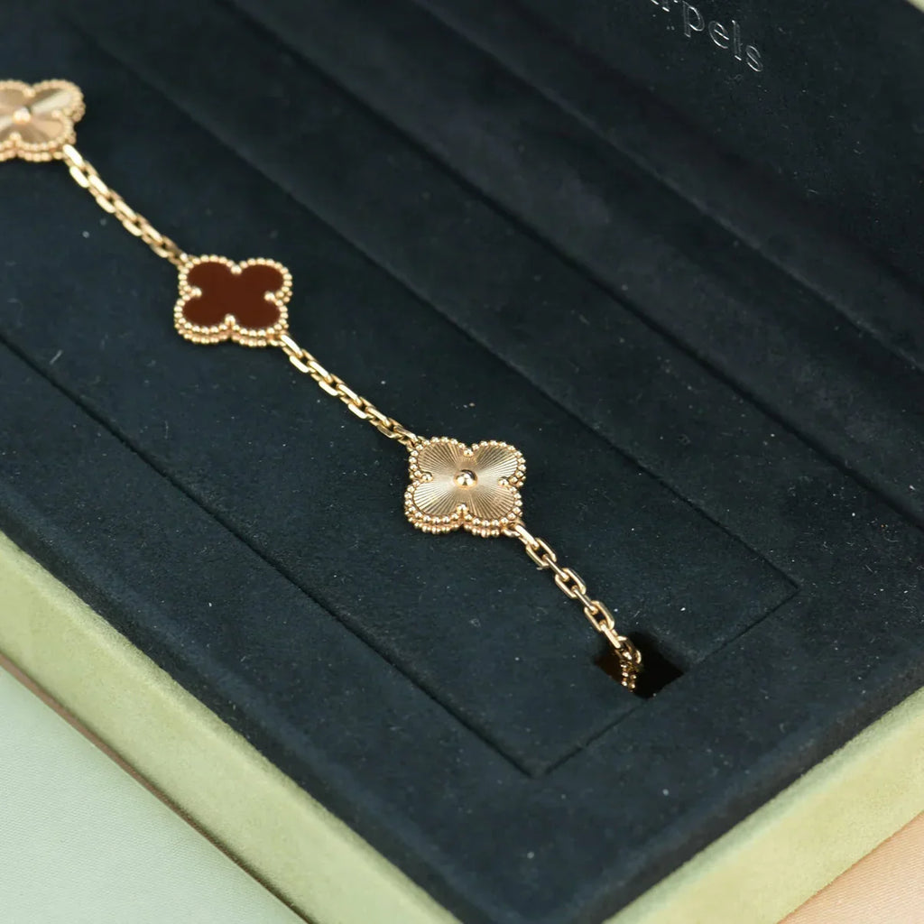 [Twinkle jewelry]New  CLOVER 5 MOTIF RED CORNELIAN BRACELET COLLECTION
